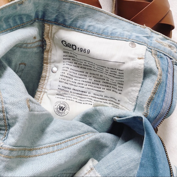 GAP 1969 Light Wash Sexy Boyfriend Denim Shorts - Picture 5 of 8